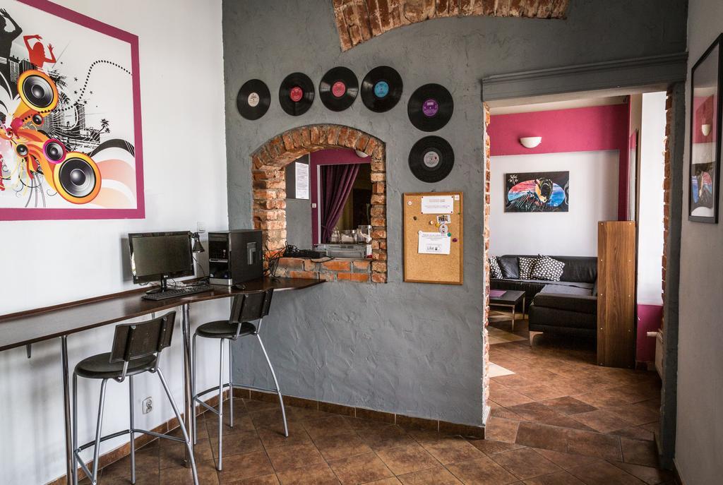 Music Hostel Piotrkowska Лодзь Экстерьер фото