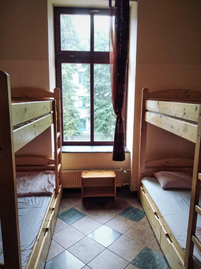 Music Hostel Piotrkowska Лодзь Экстерьер фото